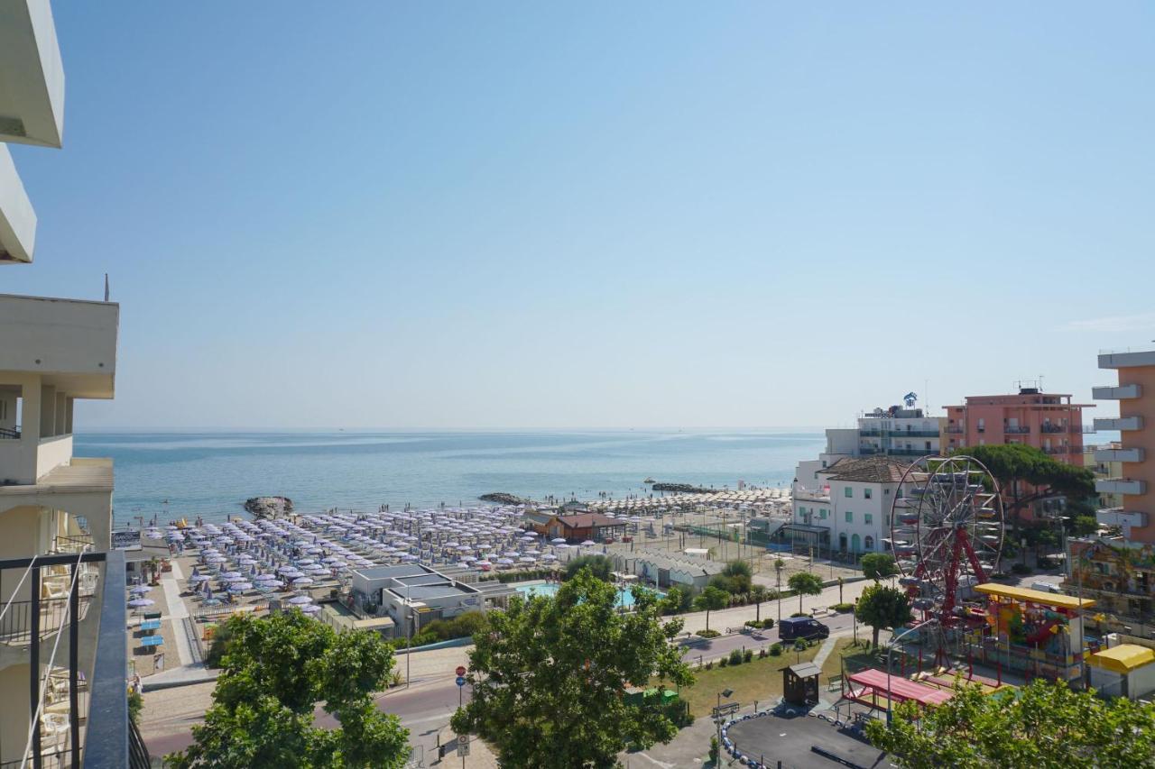 Hotel Bristol Misano Adriatico Eksteriør billede