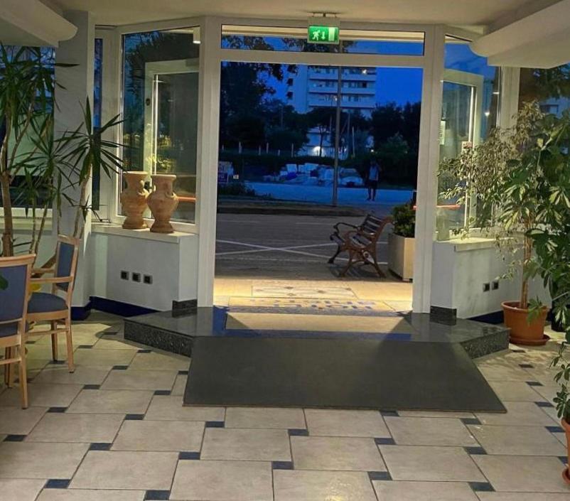 Hotel Bristol Misano Adriatico Eksteriør billede