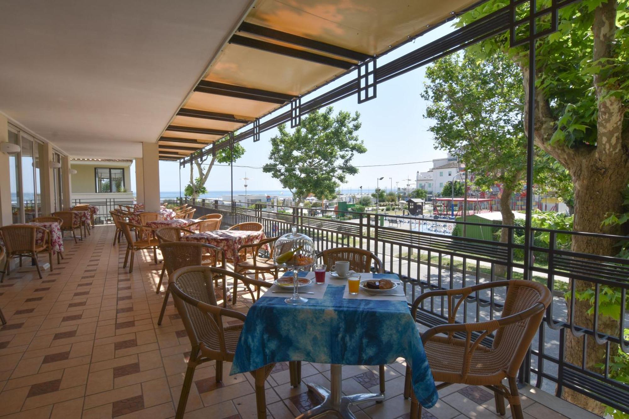 Hotel Bristol Misano Adriatico Eksteriør billede