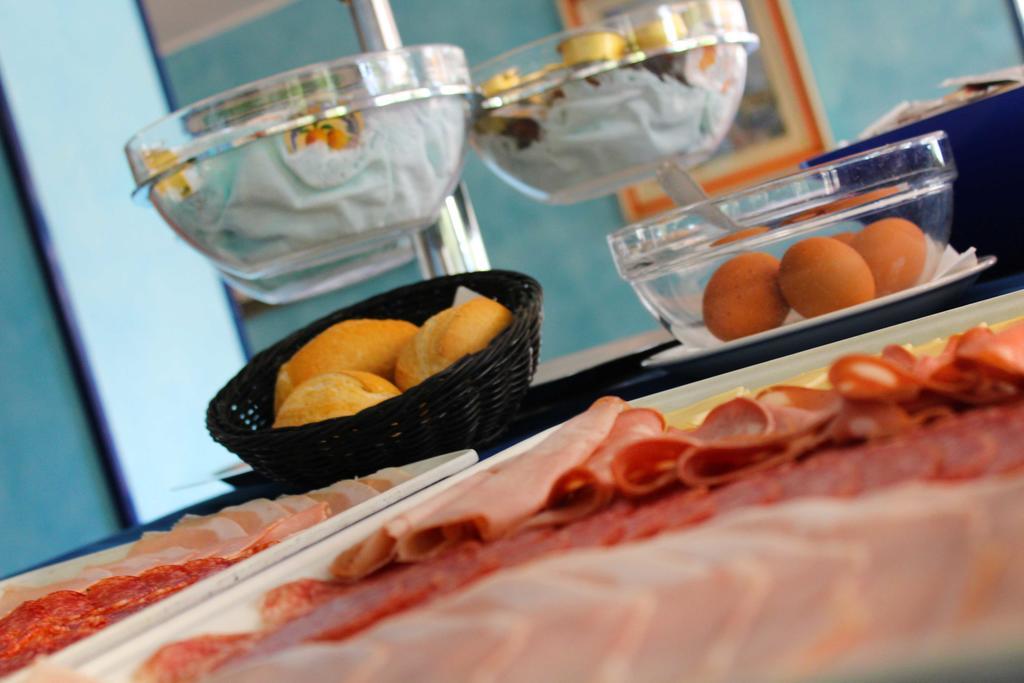 Hotel Bristol Misano Adriatico Eksteriør billede
