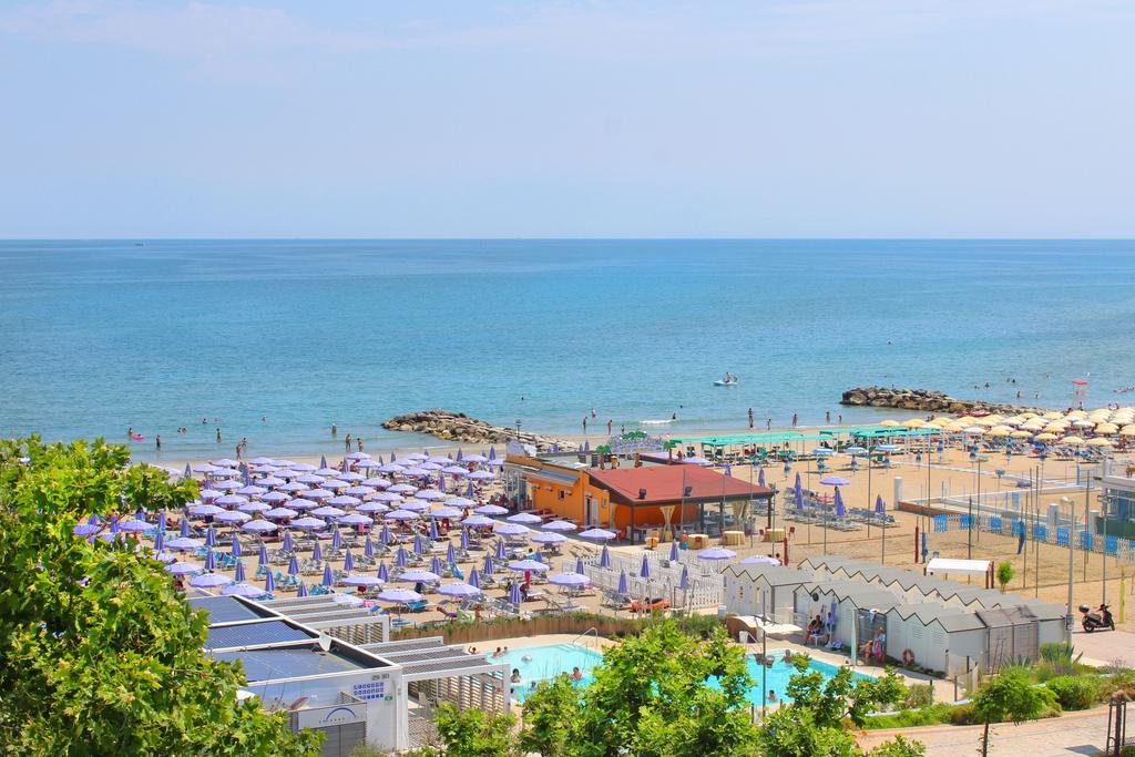 Hotel Bristol Misano Adriatico Eksteriør billede