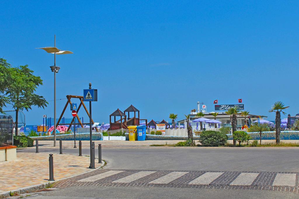 Hotel Bristol Misano Adriatico Eksteriør billede