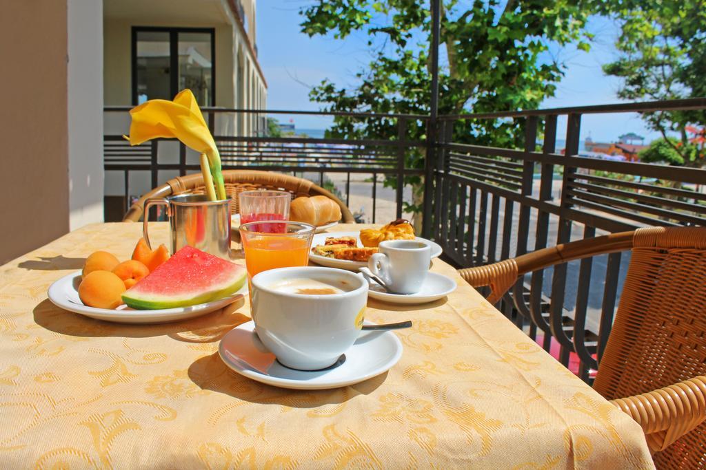 Hotel Bristol Misano Adriatico Eksteriør billede