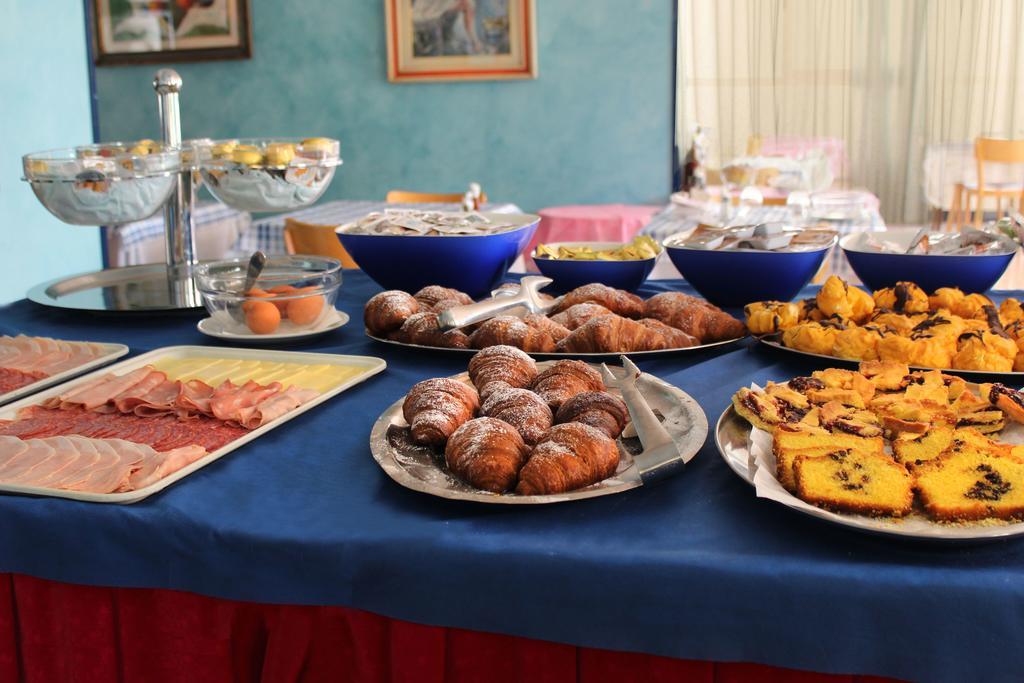 Hotel Bristol Misano Adriatico Eksteriør billede